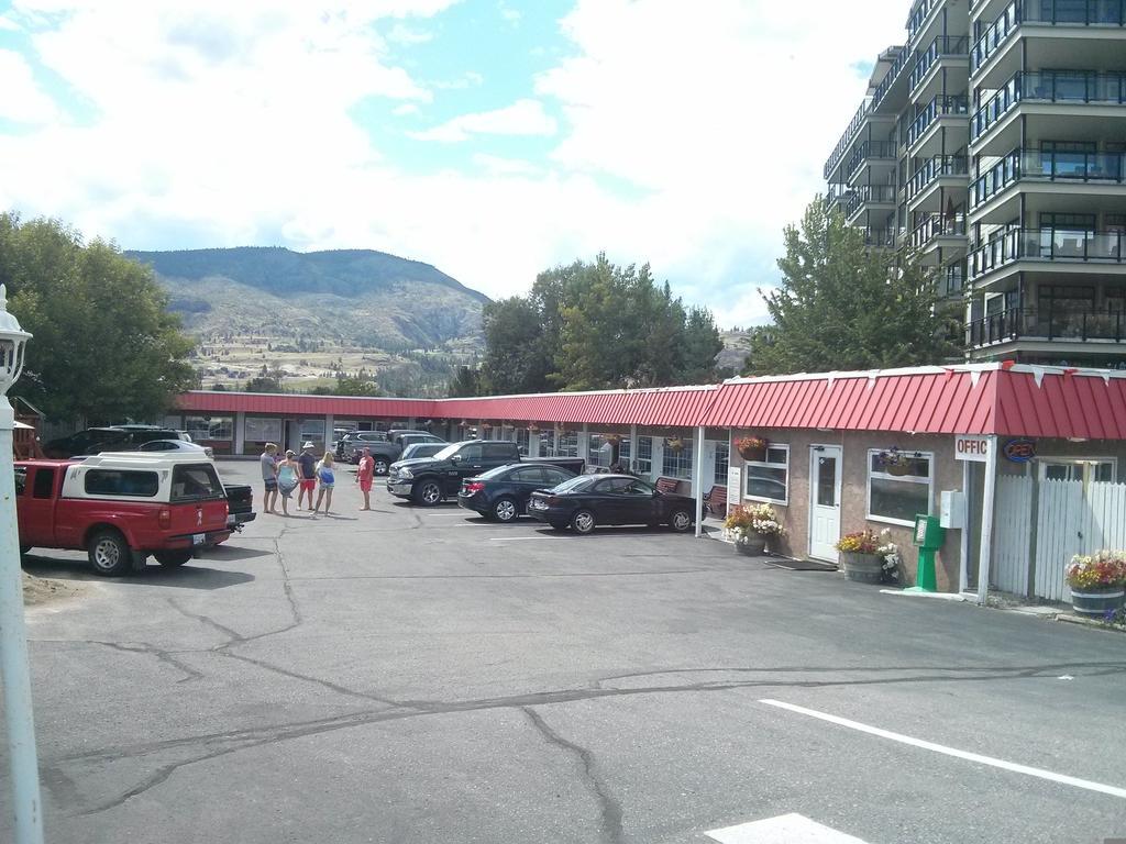 HOLIDAY HOUSE MOTEL PENTICTON: BOOK YOUR STAY IN PENTICTON AND ENJOY GREAT  RATES